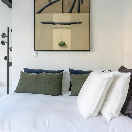Plum Guide - The Elemental Apartment Lisbon